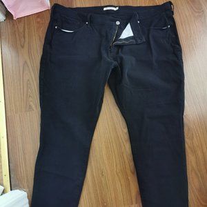 Black Levi's jeans